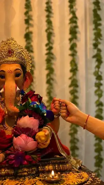 photo prompt — Viral Ganesha Hand Fist Photo Prompt
