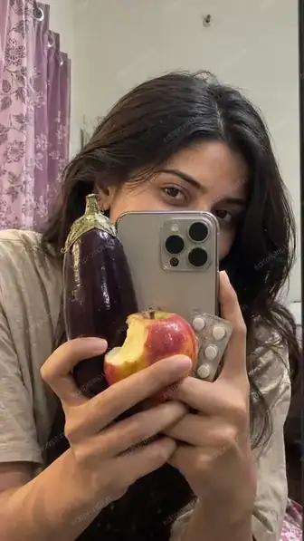 selfie prompt — Trending Mirror Selfie Photo Prompt for Girls